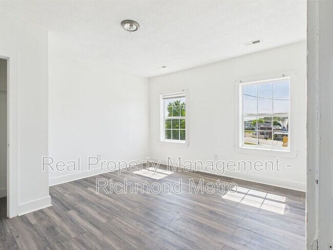 Building Photo - 1610 N 28th St