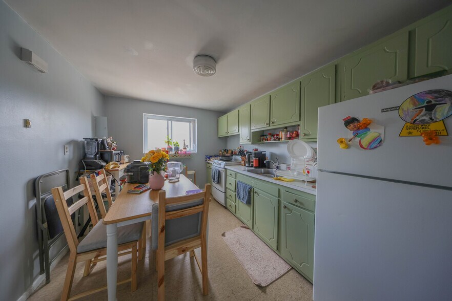 Building Photo - 14 Bryon Rd