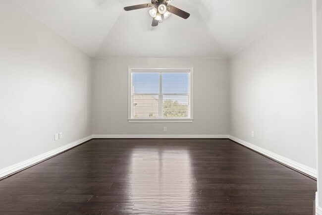 Building Photo - 26214 Kingsgate Ln