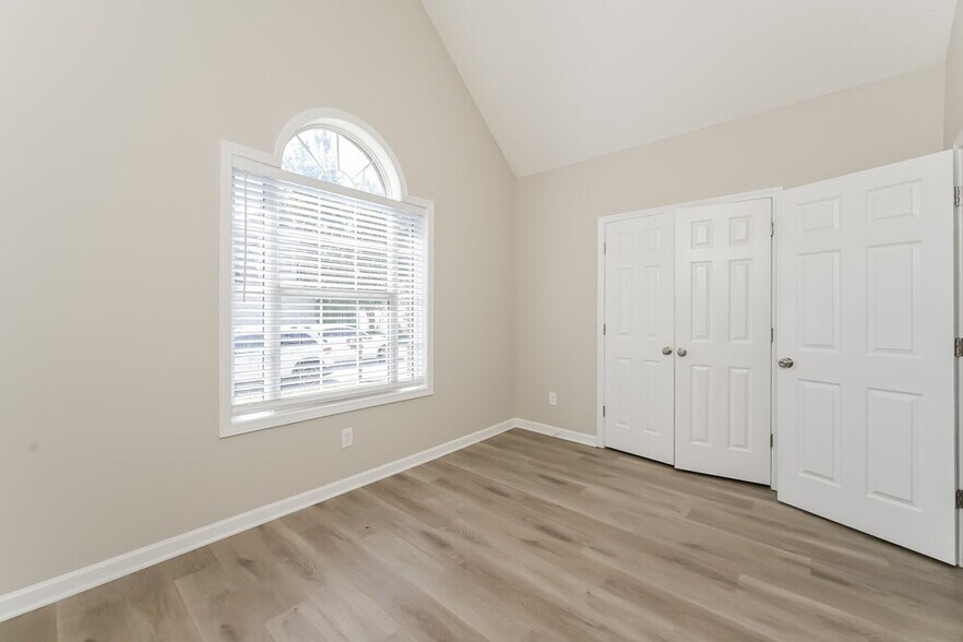 Building Photo - 2167 Mulberry Ln