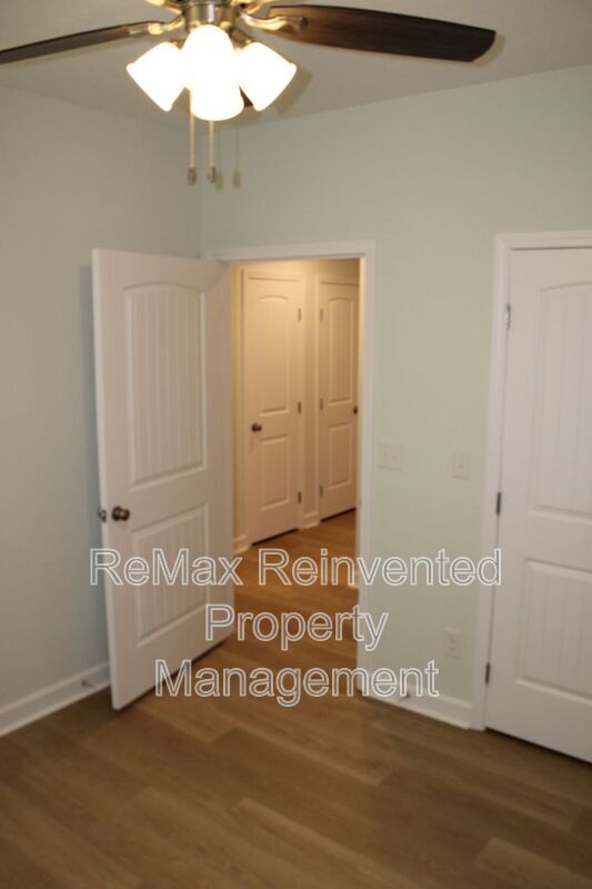 Building Photo - 921 Holbrook Dr