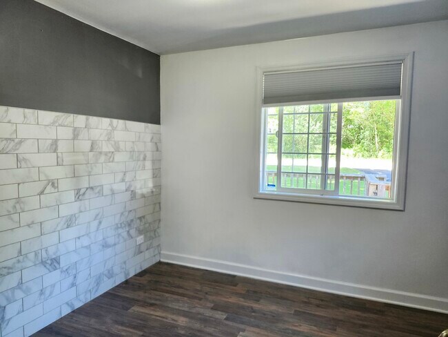 Building Photo - 909 Southside Ave