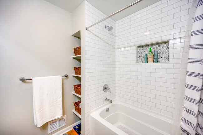 Building Photo - 2820 St James Ln