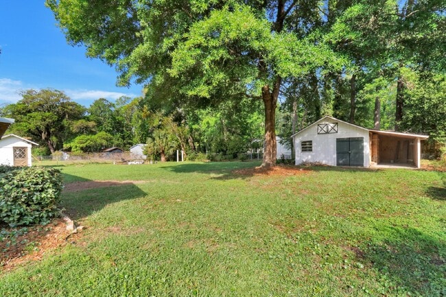 Building Photo - Charming 3-Bedroom Home with Granite Count...