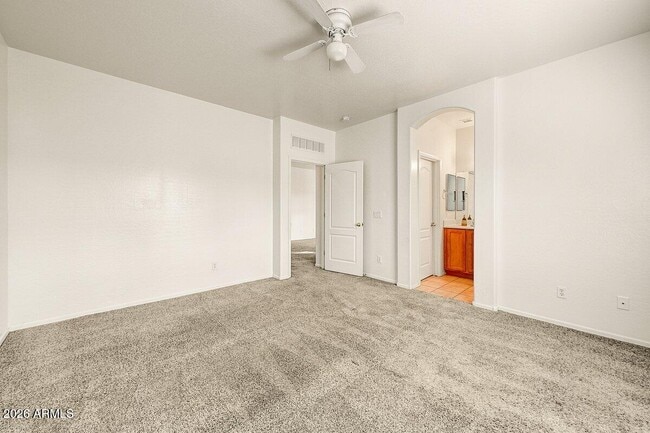 Building Photo - 2600 E Springfield Pl