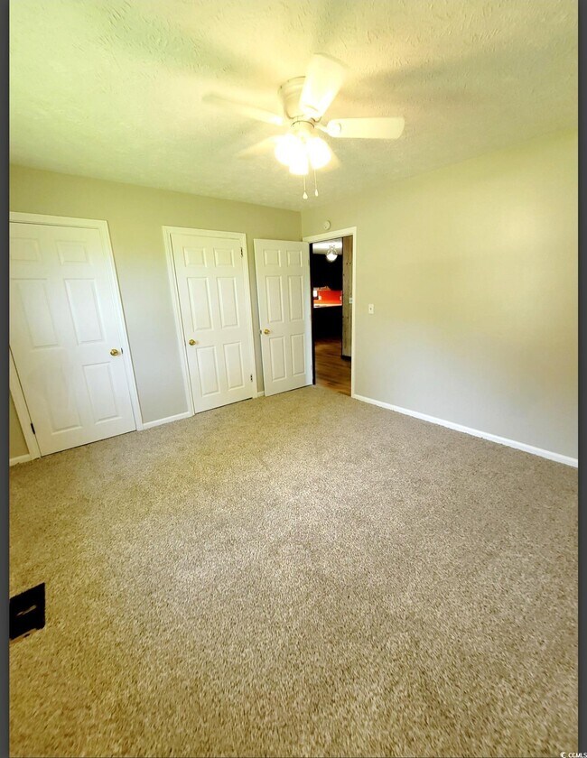 Building Photo - 6003 Sunrise Dr