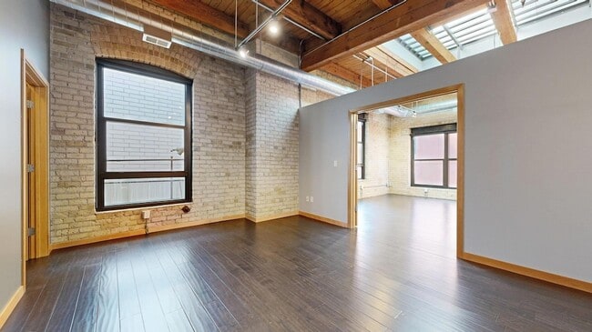 Building Photo - 607 Washington Ave S