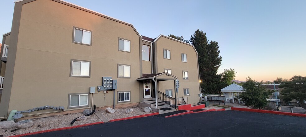 Building Photo - 5614 Meadow Ln