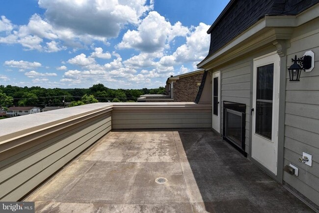 Building Photo - 810 Fair Winds Way