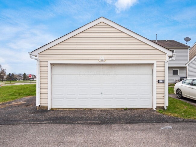 Building Photo - 5222 Horseshoe Dr N