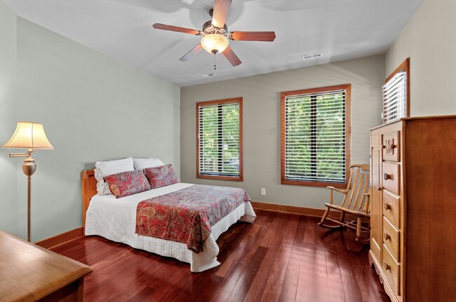 Building Photo - Luxurious 5-Bed Sanctuary with Scenic View...
