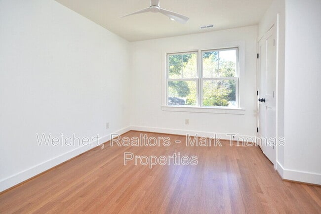 Building Photo - 2314 Stroller Ave