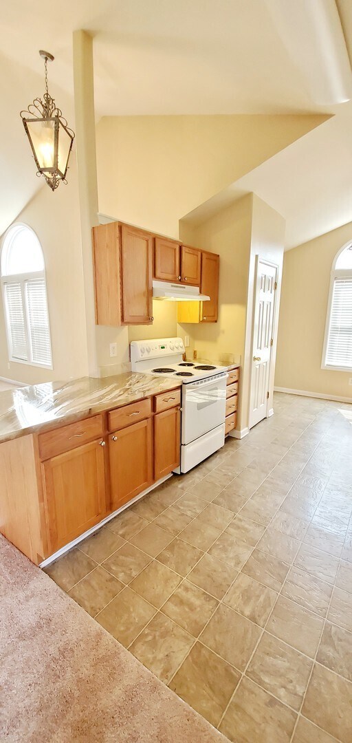 Building Photo - 3 Bedroom/2 Bath Charming Ranch