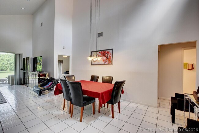 Building Photo - 22667 Meridiana Dr