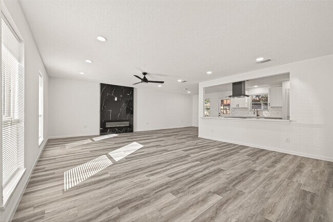 Building Photo - 11434 Loyola Dr