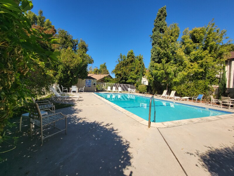 Building Photo - 7340 Ventura Canyon Ave