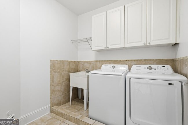 Building Photo - 6740 Castleton Dr NW