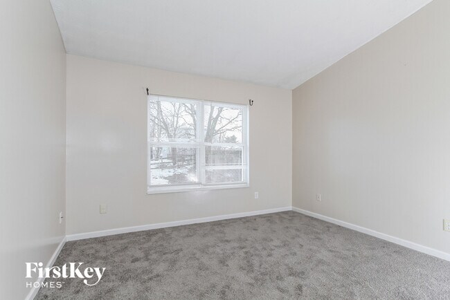 Building Photo - 917 Brookwood Dr