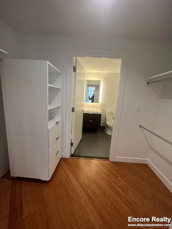 Building Photo - 120 Kingston St