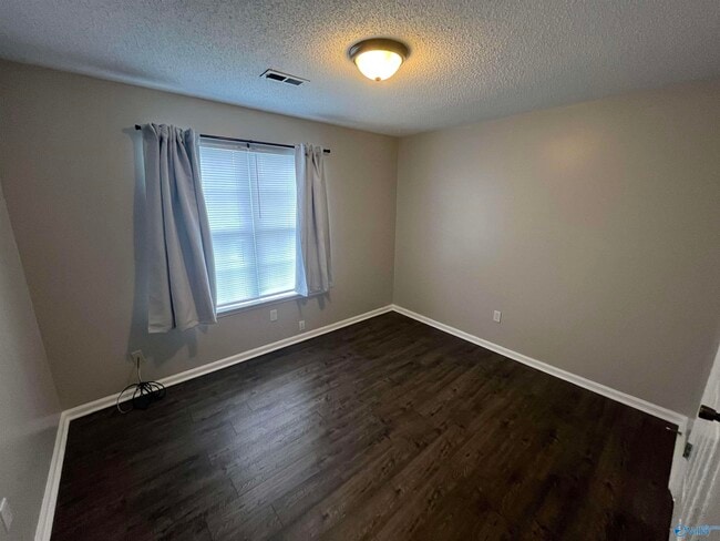 Building Photo - 121 Bramblebush Dr