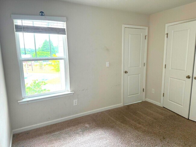 Building Photo - Spacious 3BR Townhome in Lawrenceville