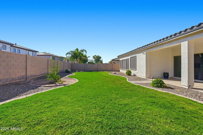 Building Photo - 10915 E Rafael Ave