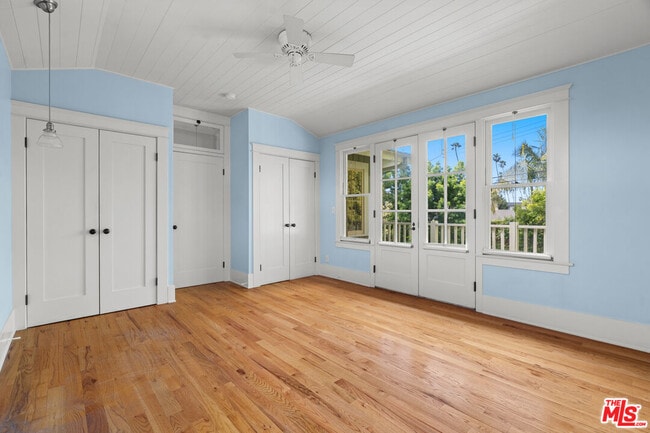 Building Photo - 813 Crestmoore Pl