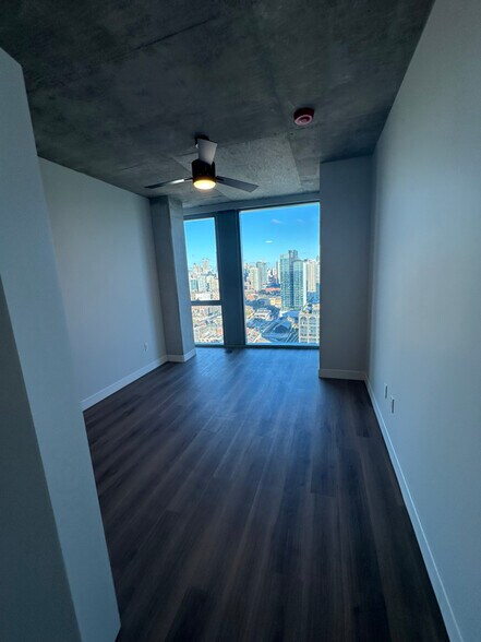 Building Photo - 315 N May St