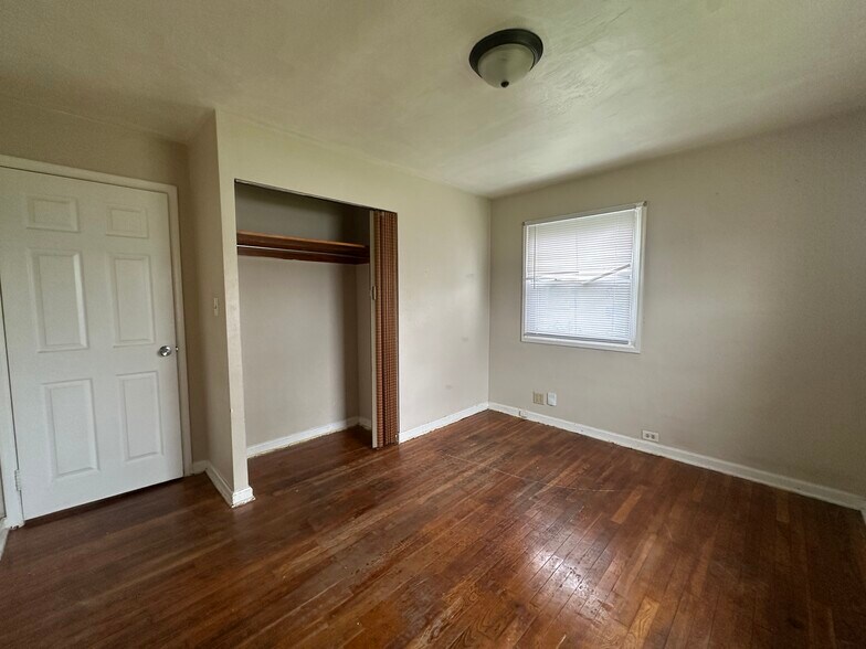 Building Photo - 930 Greenview Ave