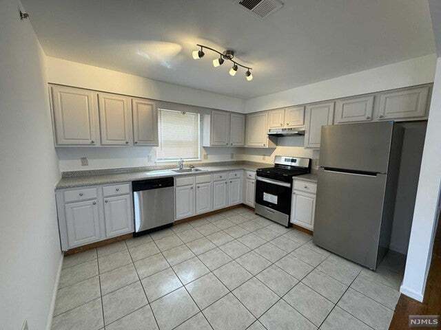 Building Photo - 40 11th Ave W