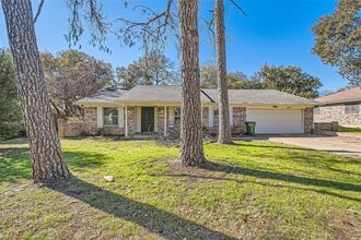 Building Photo - ? Modern 3-Bedroom Bedford Home with Spacious Layout ?