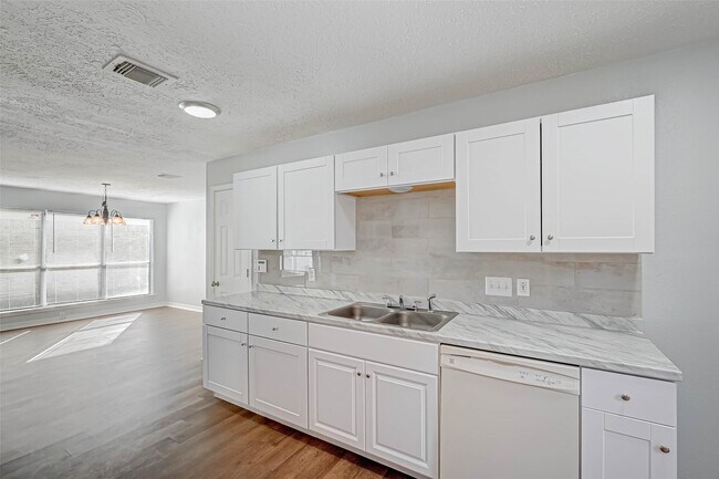Building Photo - 1414 Elkwood Dr