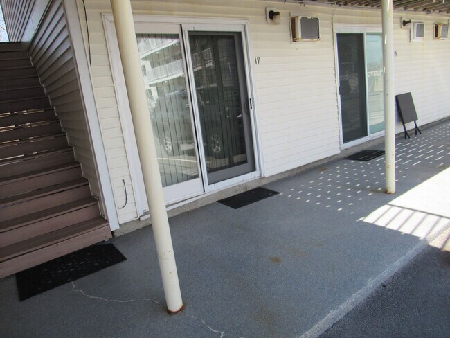 Building Photo - Baileys Resort Hampton NH Studio Apartment for Rent!