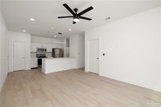 Building Photo - 7 N Ware Rd
