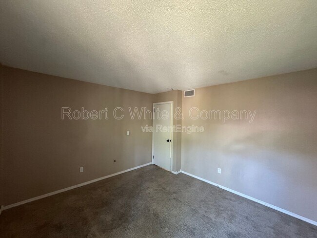 Building Photo - 95 Woodsedge Dr