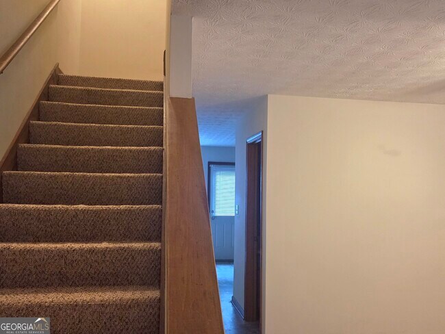 Building Photo - 8492 Pineland Dr