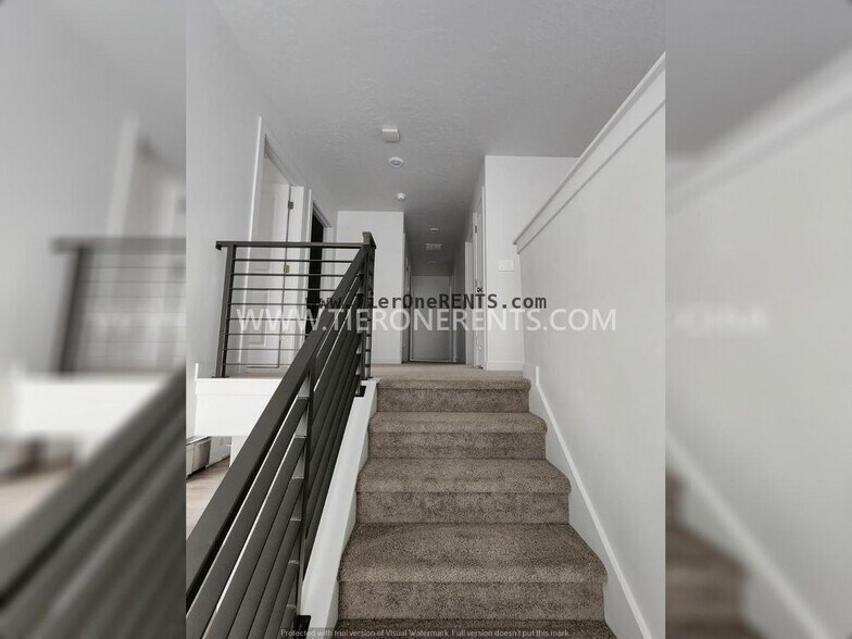 Building Photo - This property offers a NO DEPOSIT option available for qualified renters!