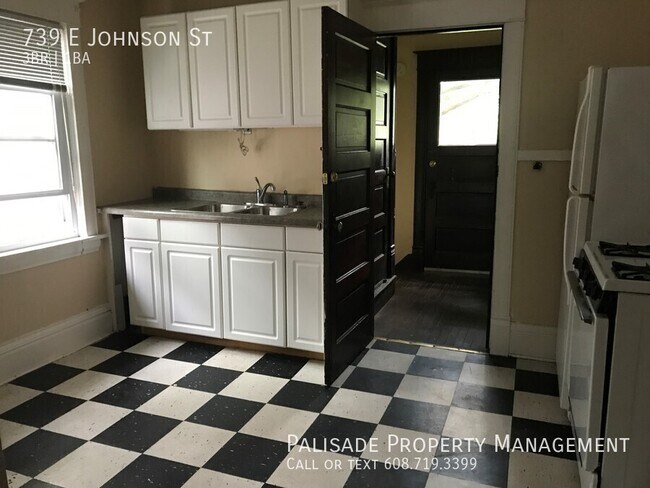 Building Photo - 739 E Johnson St