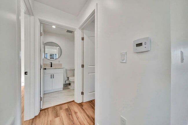 Building Photo - 11845 Hamlin St