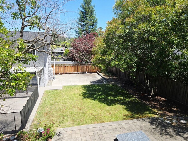 Building Photo - Stunning 4BD + Office Home with Pool in Li...