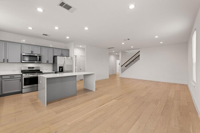 Building Photo - 322 Bonnet Blvd