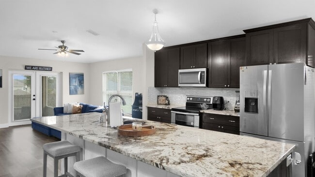 Building Photo - 631 Doe Cove Pl