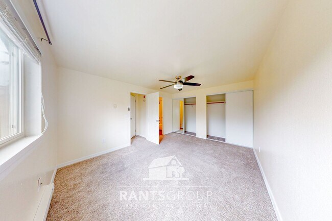 Building Photo - Indian Creek 2 Bedroom!