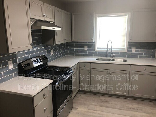 Building Photo - 805 Haywood St