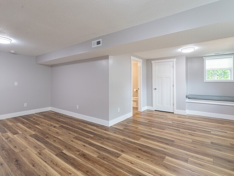 Building Photo - 3 Southwicke Ct