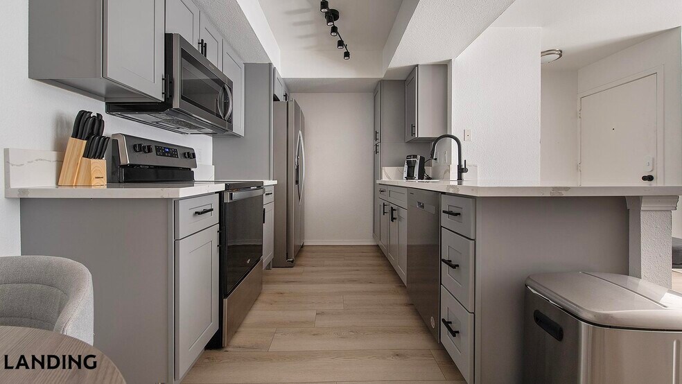 Building Photo - 1455 E Katie Ave