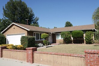 Building Photo - Charming home in West Hills adjacent neighborhood!