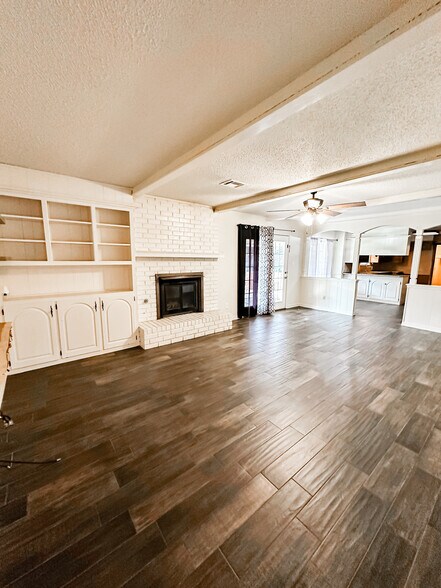 Building Photo - 1118 NW Becontree Dr