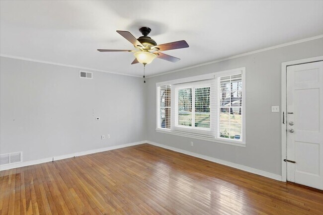 Building Photo - 2 Bedroom 2 Bath located in Northeast Jackson