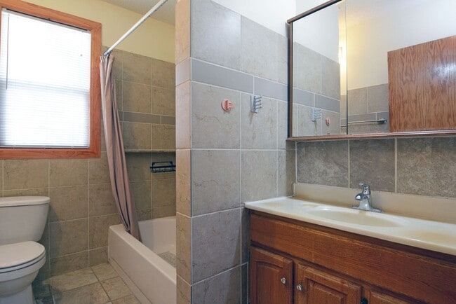 Building Photo - Charming 3-Bedroom, 2-Bath Home in St. Paul